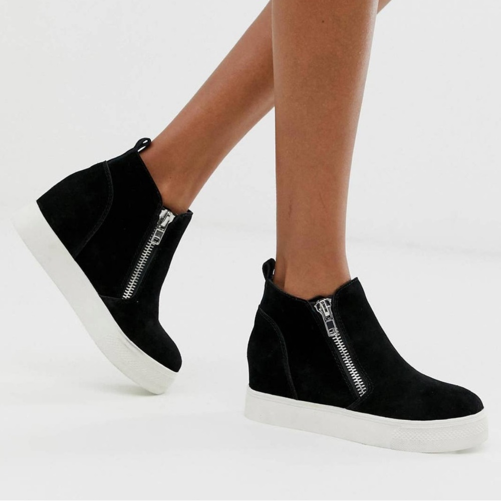 Steve Madden Wedgie Black Suede Leather  Side Zip Wedge High Top Sneaker size 8